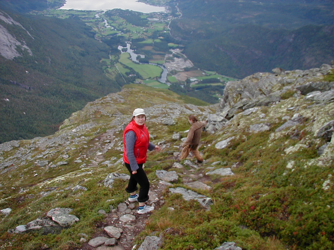 Leidziames atgal