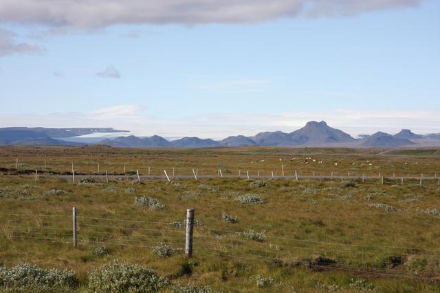 Leaving small valley of Geysir