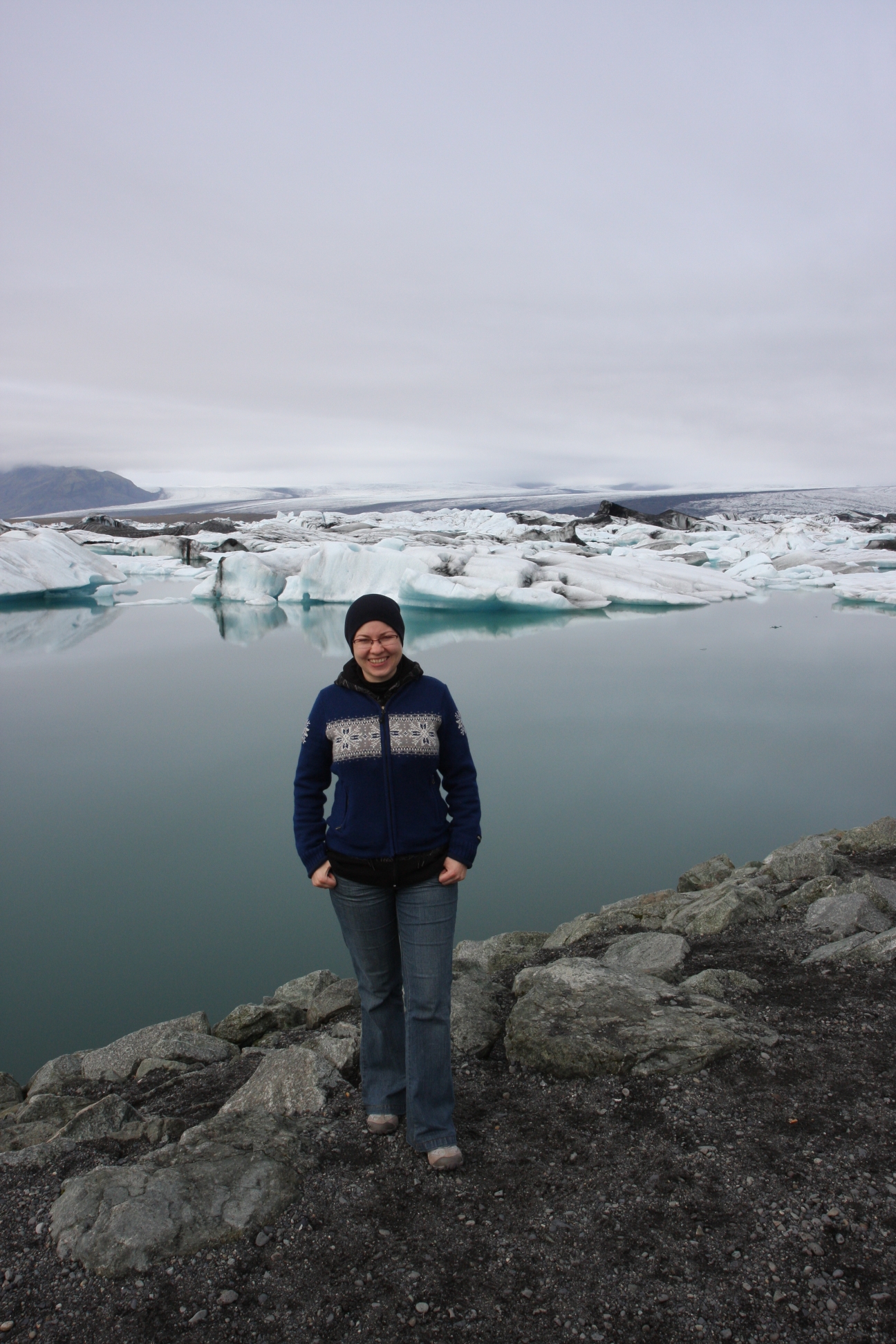 Back to glacier lagoon. This time my head is protected!